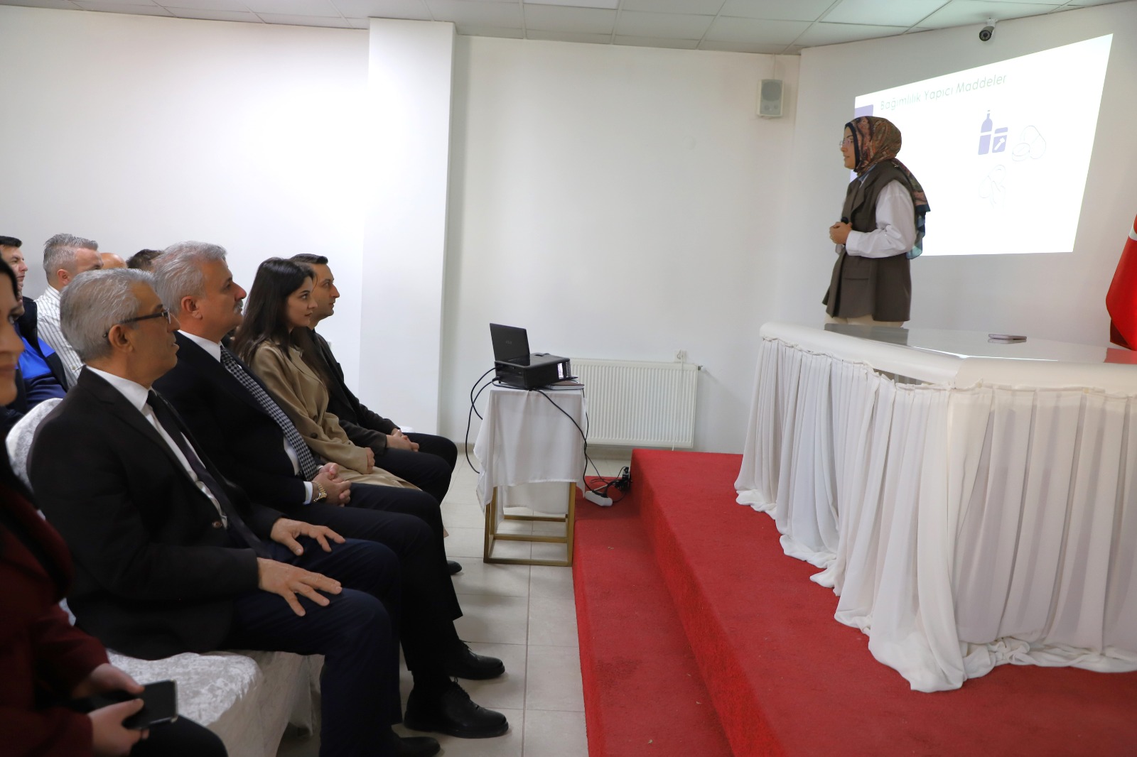 kurum-c-eg-t-mler-m-z-devam-ed-yor